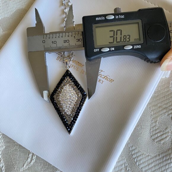 Butler Stunning Diamond Shape Crystal Necklace NWT - Picture 6 of 8